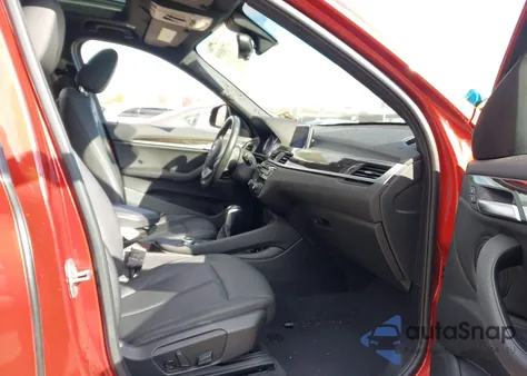 2018 BMW X1 xDrive28I из США, поврежденный, VIN WBXHT3C31J3H32550